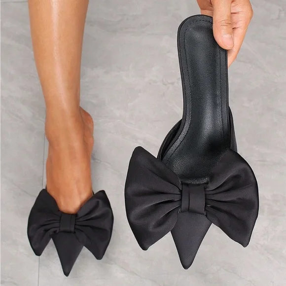 New to Posh C 🔆| Euro Style Vintage Elegant Kitten Black Bow Heels - Picture 1 of 9